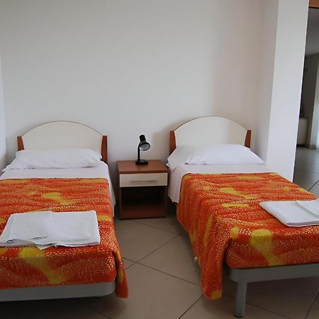 Eu Ropa Hotel Nereto Buitenkant foto
