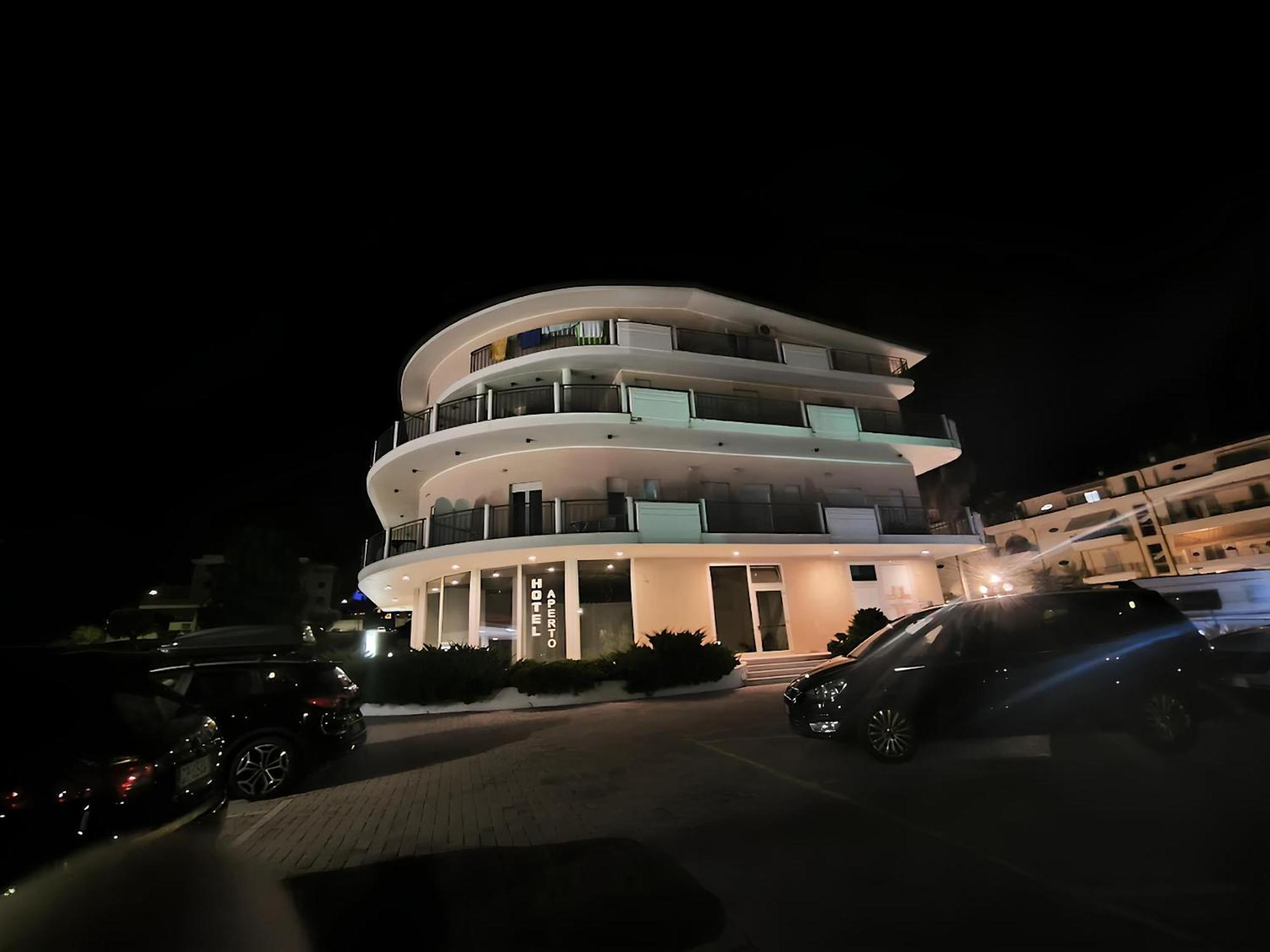 Eu Ropa Hotel Nereto Buitenkant foto