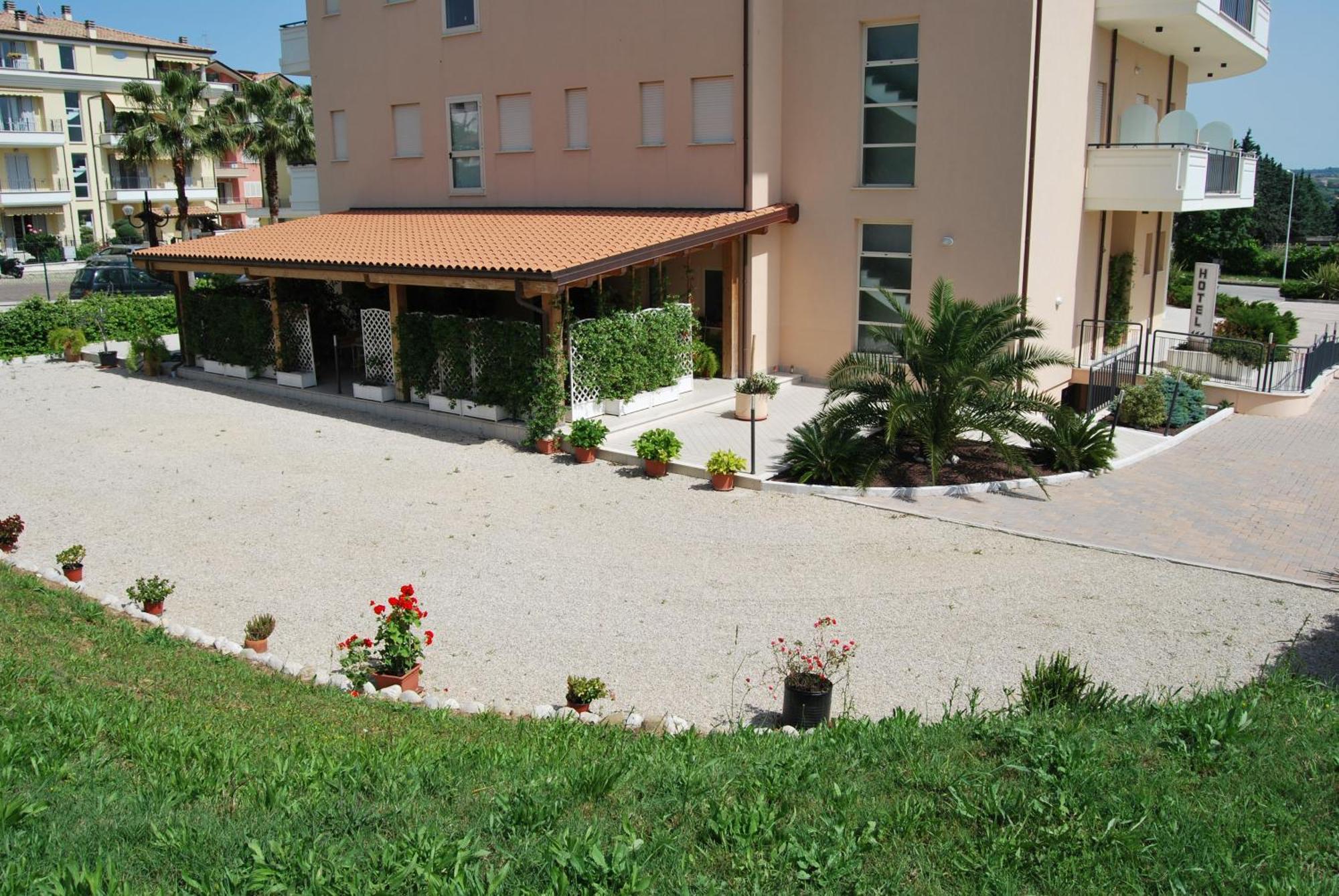 Eu Ropa Hotel Nereto Buitenkant foto