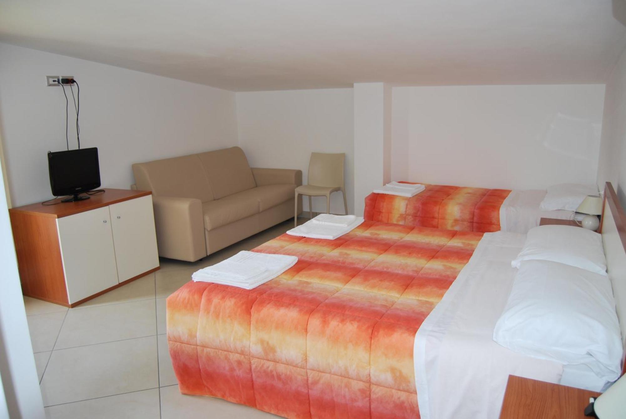 Eu Ropa Hotel Nereto Buitenkant foto