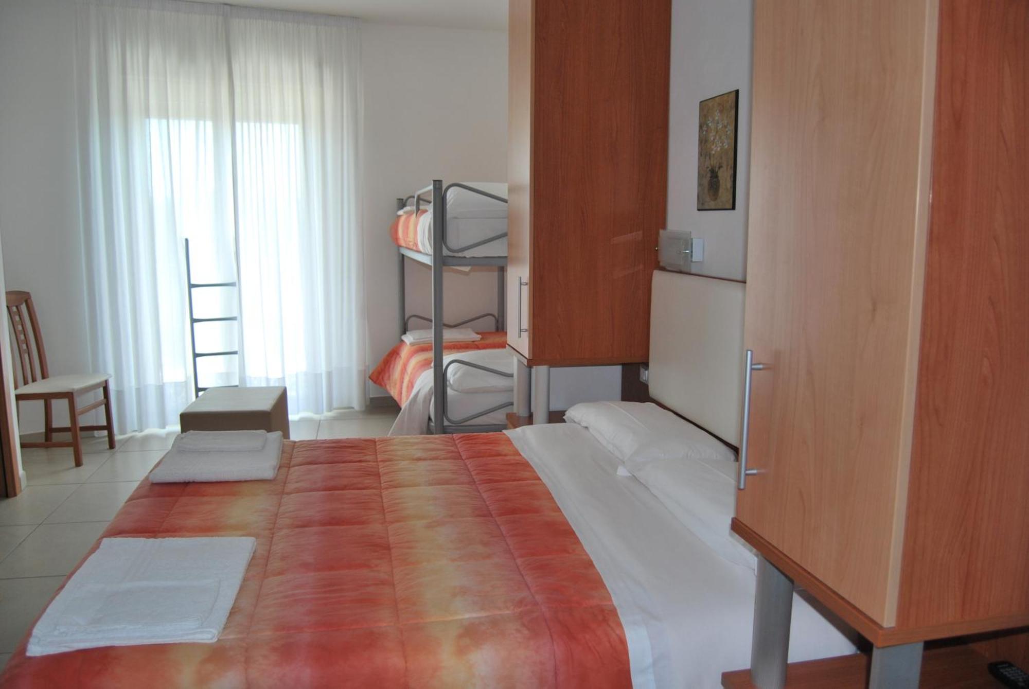 Eu Ropa Hotel Nereto Buitenkant foto