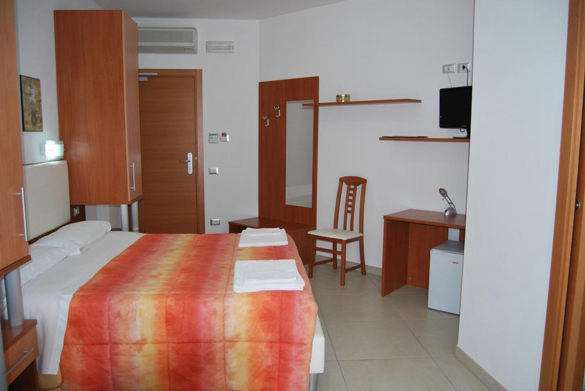 Eu Ropa Hotel Nereto Buitenkant foto