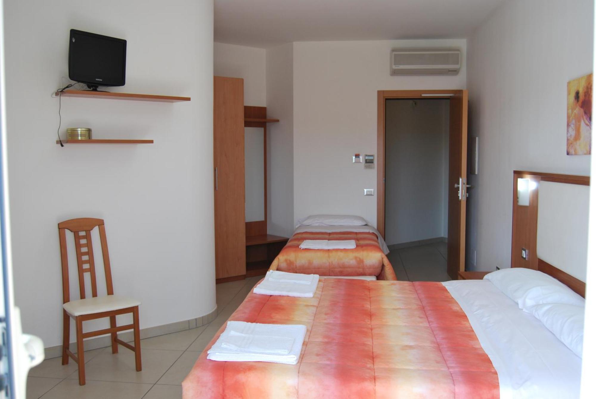 Eu Ropa Hotel Nereto Buitenkant foto