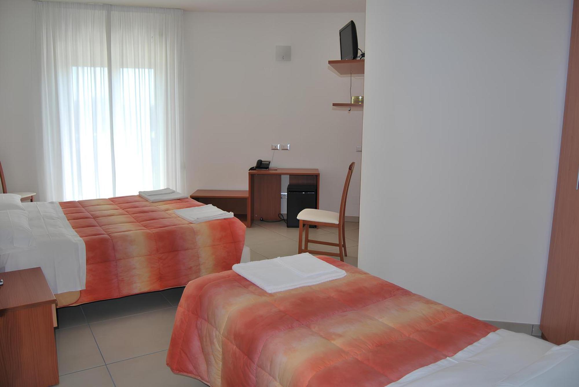 Eu Ropa Hotel Nereto Buitenkant foto