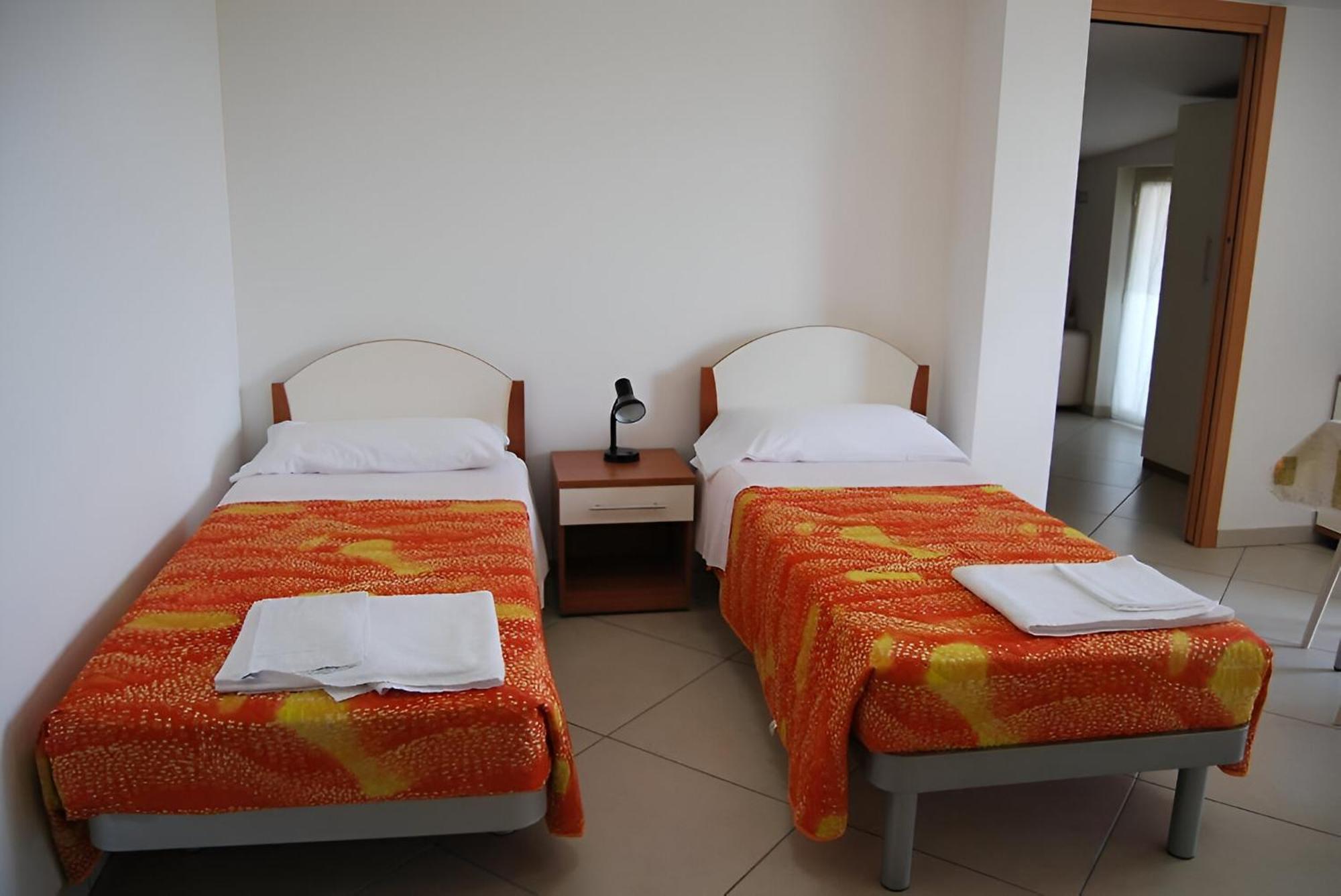Eu Ropa Hotel Nereto Buitenkant foto